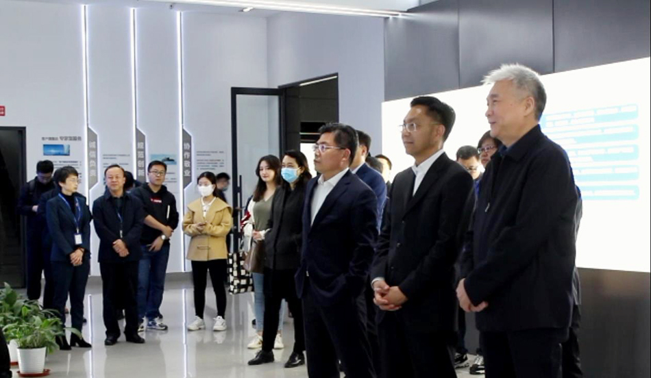 講好民營(yíng)企業(yè)“時(shí)代故事”，市委宣傳部領(lǐng)導(dǎo) 一行走進(jìn)積成電子 (3)